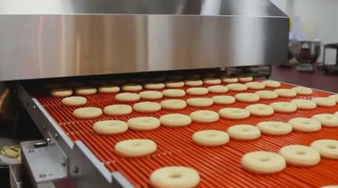 China Automatische Doughnut die Machine met Industriële Deeg het Afdekken Oplossing maakt fabriek